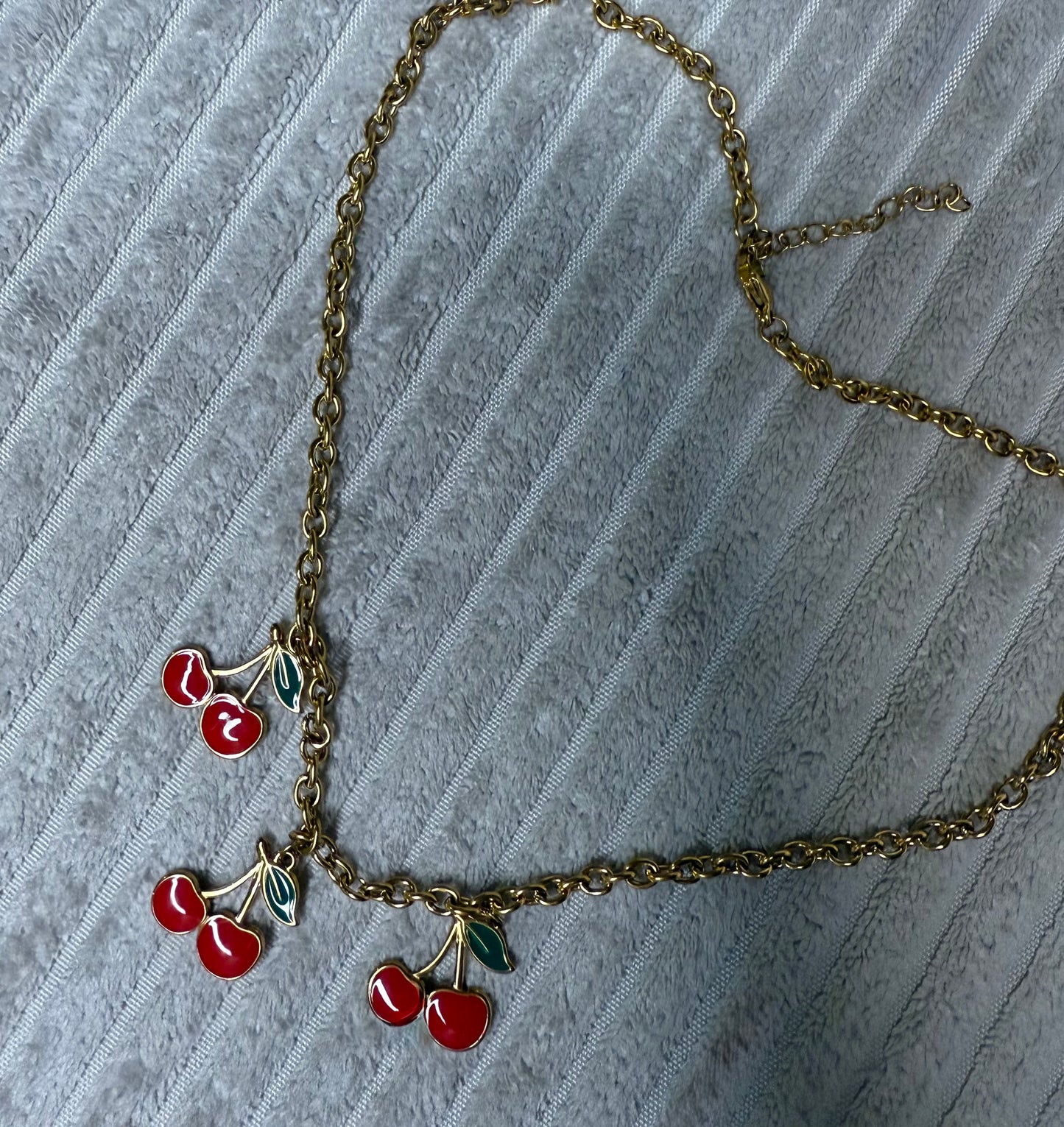 Collier Cherry